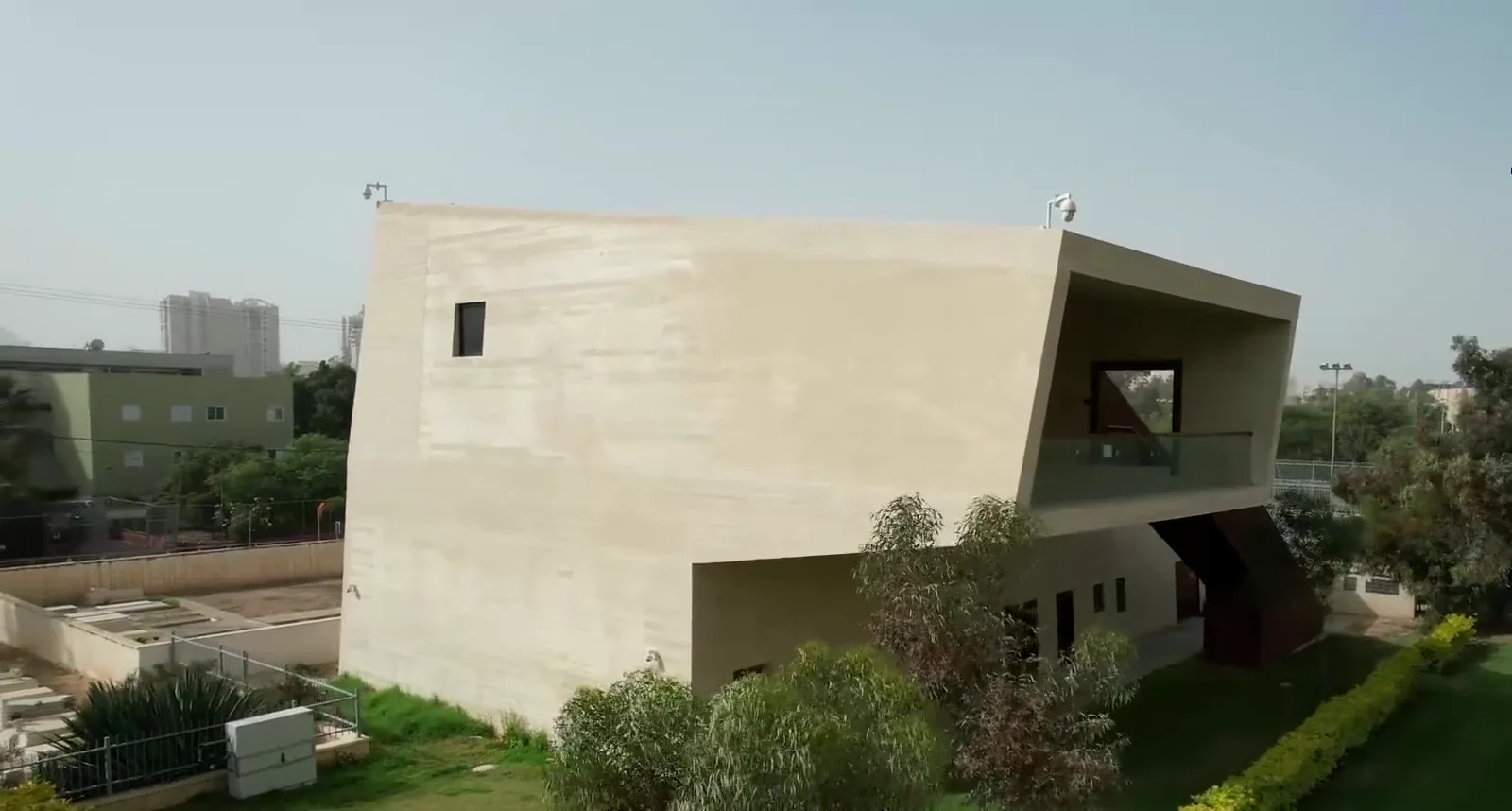 מבנה המרכז מבחוץ